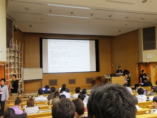 WordCamp Yokohama 2010会場の開演前の様子（ホール）