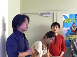 左から、シックス・アパート社長の関氏、司会のシックス・アパート高橋氏、主催者の鈴木氏