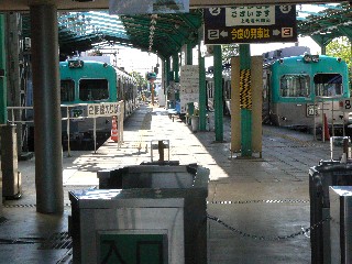 中央前橋駅の改札口からホームを見たところ