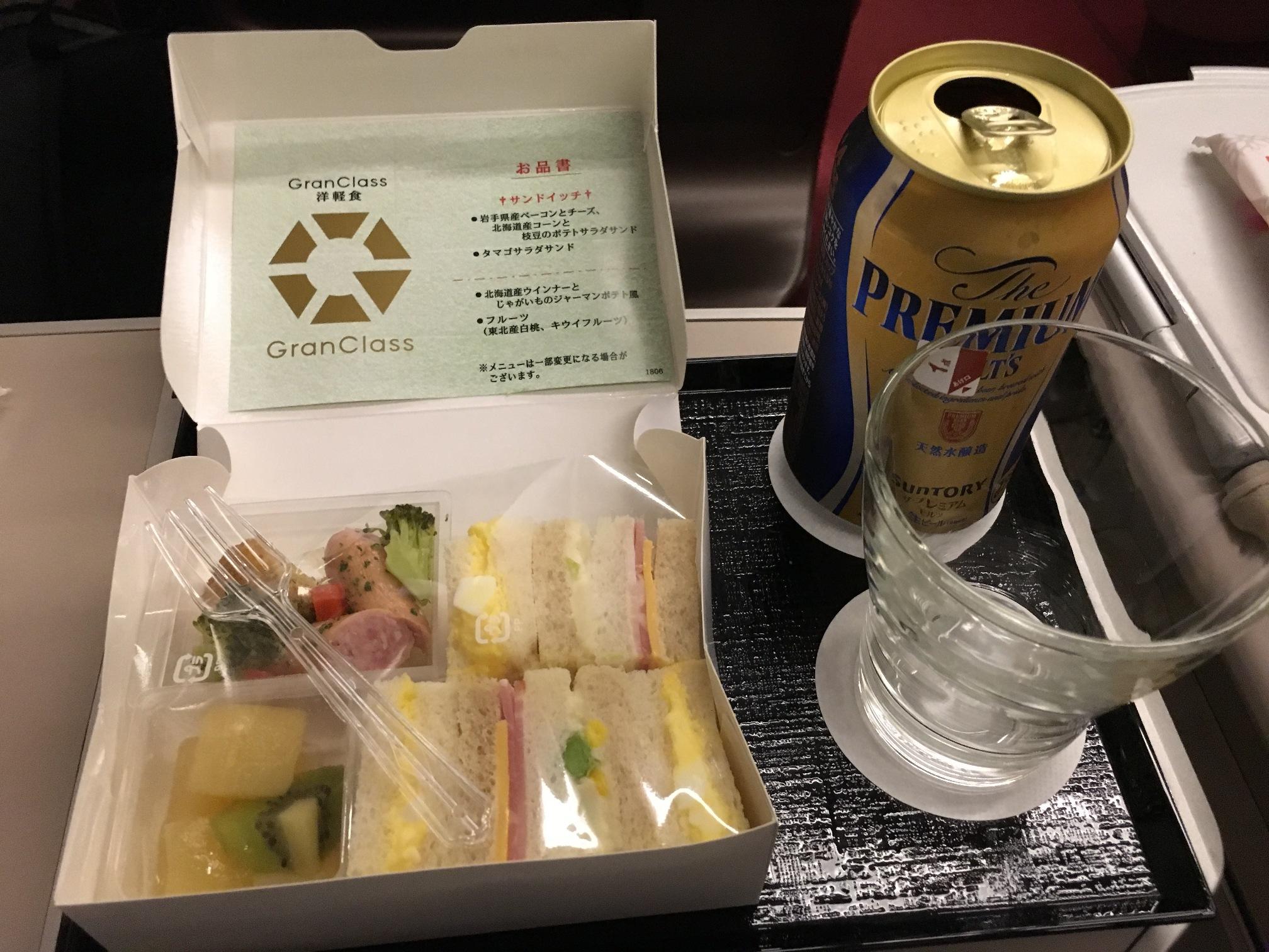 洋軽食とビール